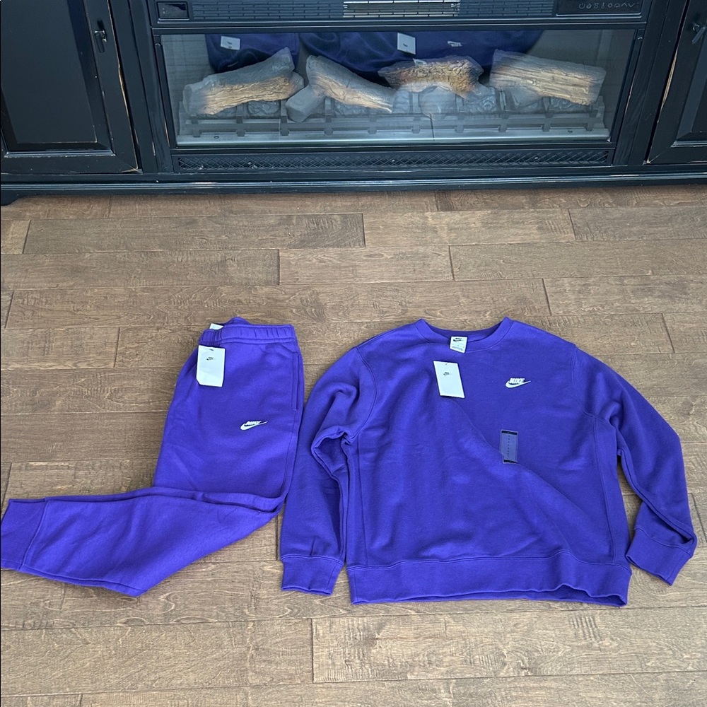 Nike Purple Crewneck Sweatshirt and Joggers Set